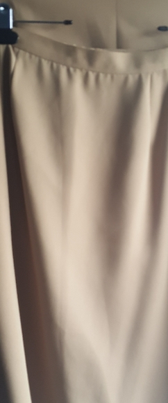 ---Donna Toran Vtg Tan 2pc suit - Picture 5 of 8